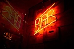 Club là gì? Cách phân biệt Club với Bar, Pub, Lounge... dễ hiểu nhất